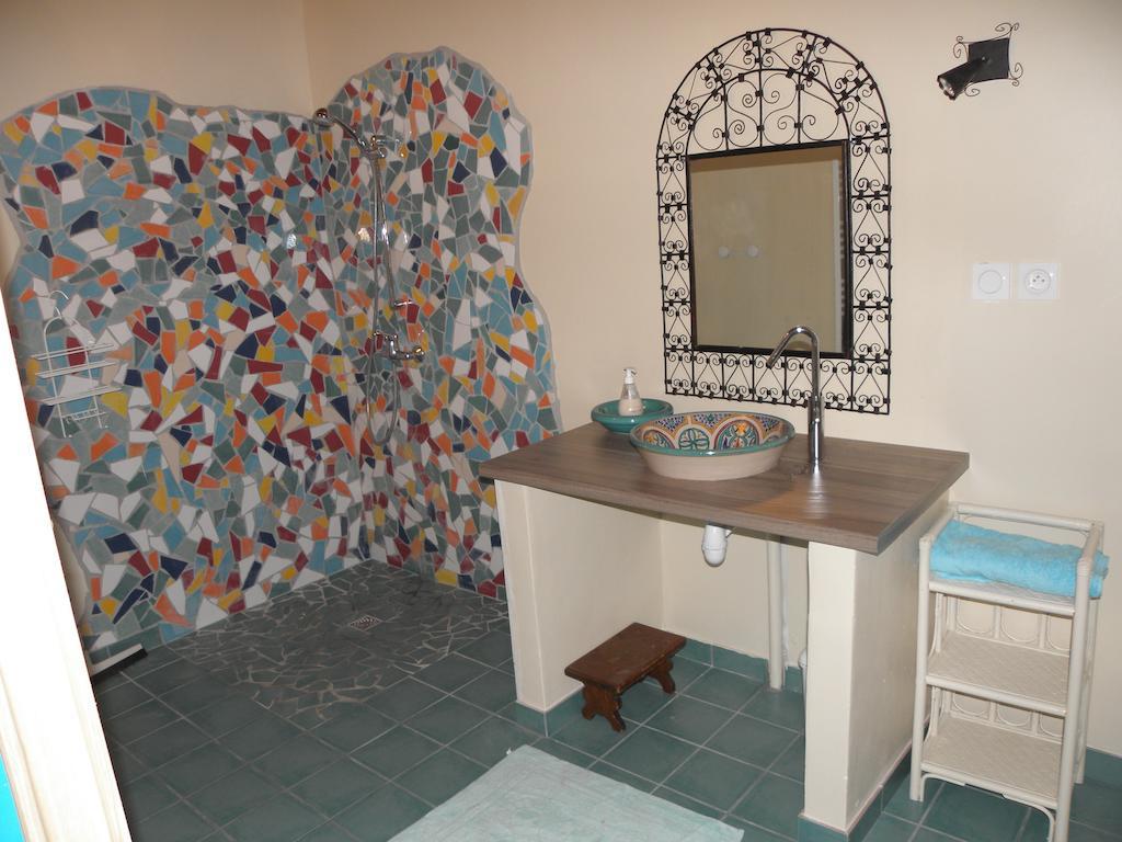 Au The A La Menthe Bed and Breakfast Romans-sur-Isère Kamer foto